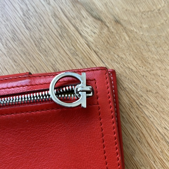 Authentic Vintage leather Ferragamo wallet. Orange. - Picture 7 of 11